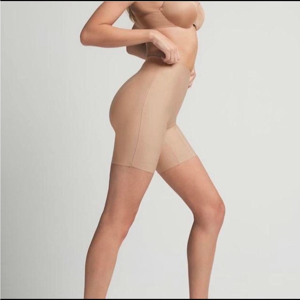 SKIMS BODY BUTT ENHANCING SHORT | COLOR: CLAY | SIZE: S